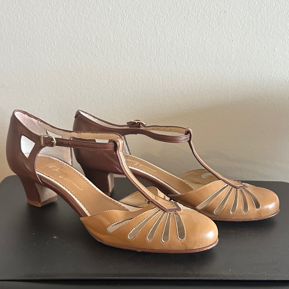 Saint Savoy Riviera Cafe Two-Tone Tan & Brown T-Strap Low Heel Pumps Size 41